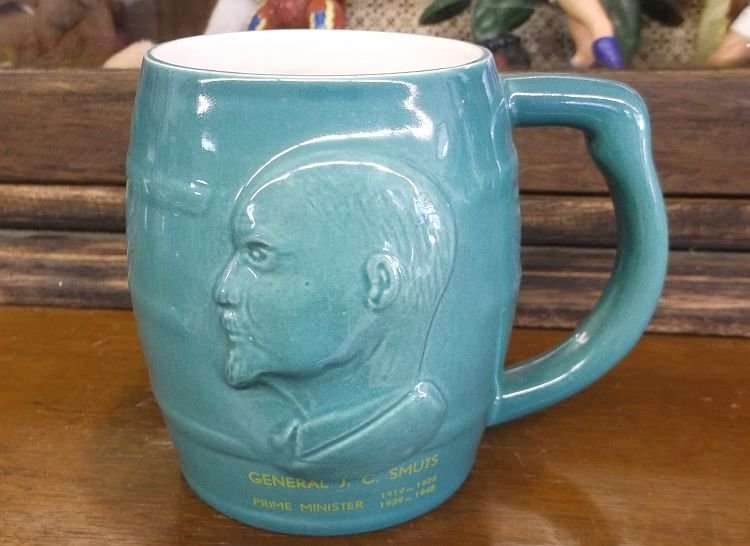 WOW !!! AFRICANA AT ITS BEST ...A VINTAGE ADVERTISING MUG DEPICTING GENERAL J.C SMUTS PRIME MINISTER