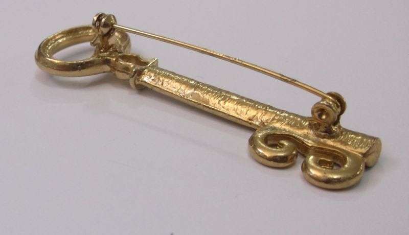 BROOCH
