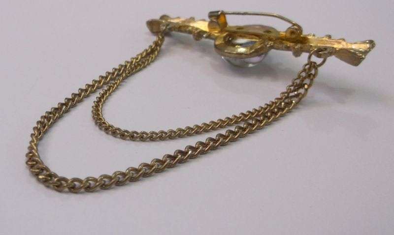 BROOCH