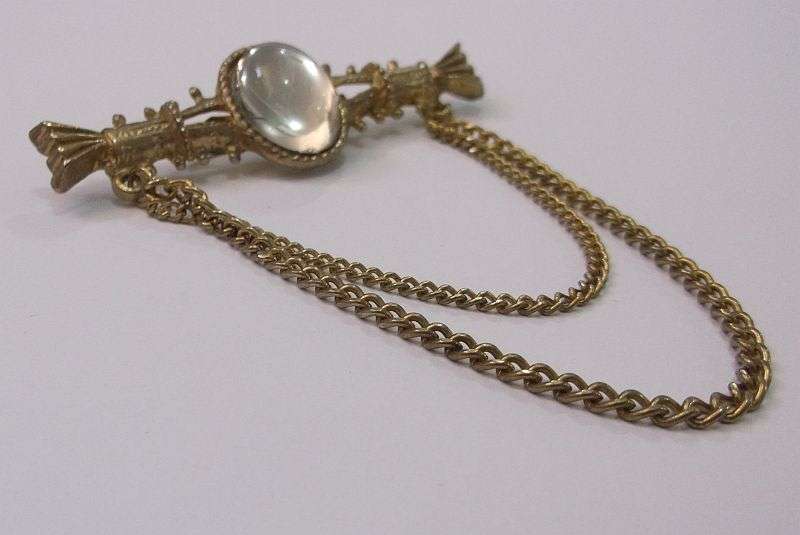 BROOCH
