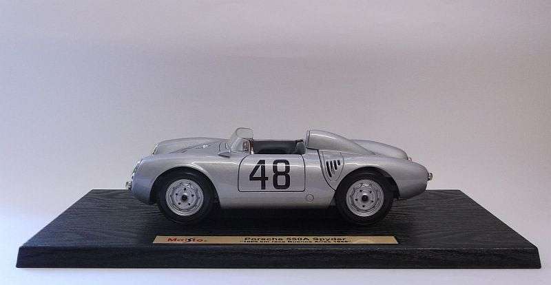 AMAZING !!! A DIE CAST METAL 1:18 SCALE MODEL PORSCHE 550A SPYDER " 1000 KM RACE BUENOS AIRES 1958 "