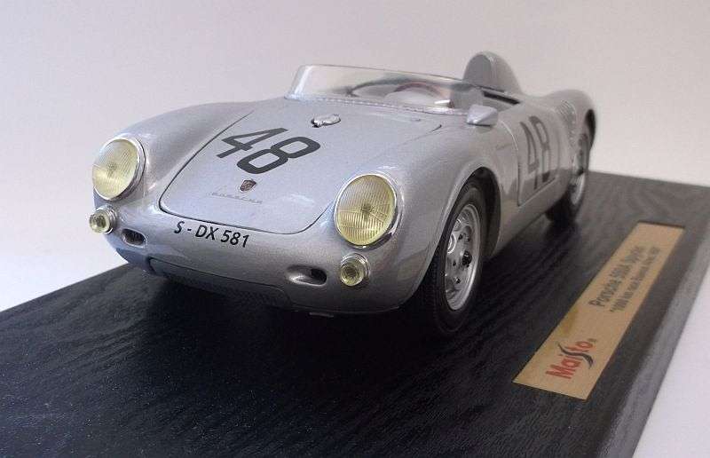 AMAZING !!! A DIE CAST METAL 1:18 SCALE MODEL PORSCHE 550A SPYDER " 1000 KM RACE BUENOS AIRES 1958 "