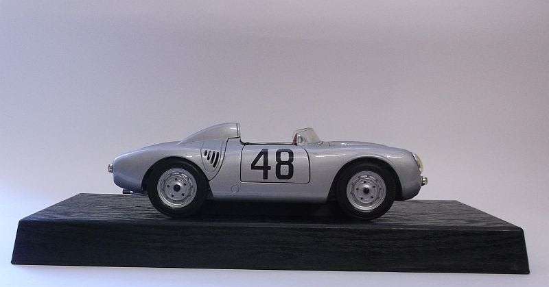 AMAZING !!! A DIE CAST METAL 1:18 SCALE MODEL PORSCHE 550A SPYDER " 1000 KM RACE BUENOS AIRES 1958 "