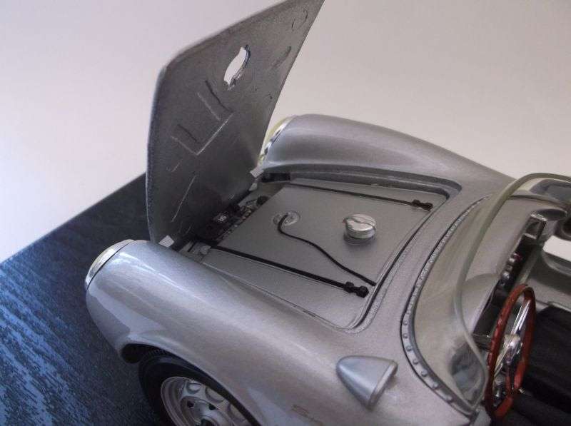 AMAZING !!! A DIE CAST METAL 1:18 SCALE MODEL PORSCHE 550A SPYDER " 1000 KM RACE BUENOS AIRES 1958 "