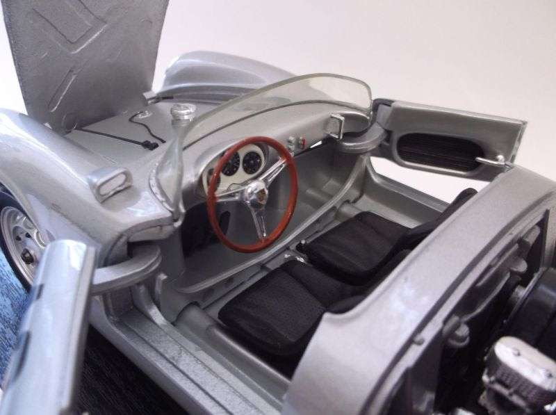 AMAZING !!! A DIE CAST METAL 1:18 SCALE MODEL PORSCHE 550A SPYDER " 1000 KM RACE BUENOS AIRES 1958 "