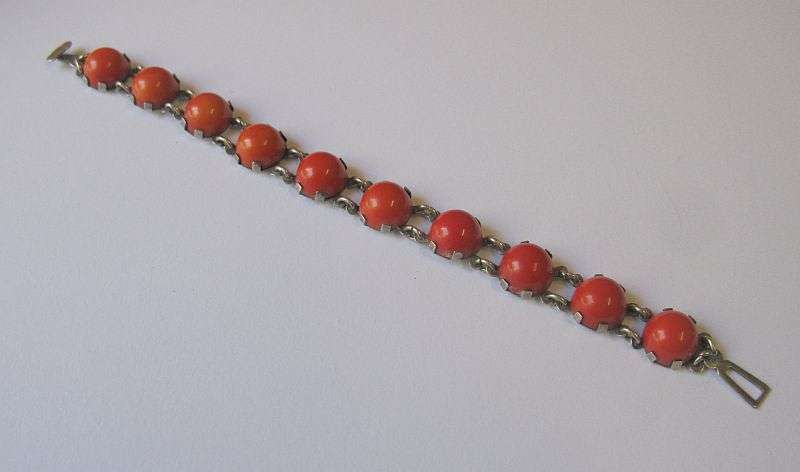 WOW !! A STUNNING VINTAGE SOLID SILVER BRACELET SET WITH GENUINE CABOCHON CORAL ...AWESOME !!