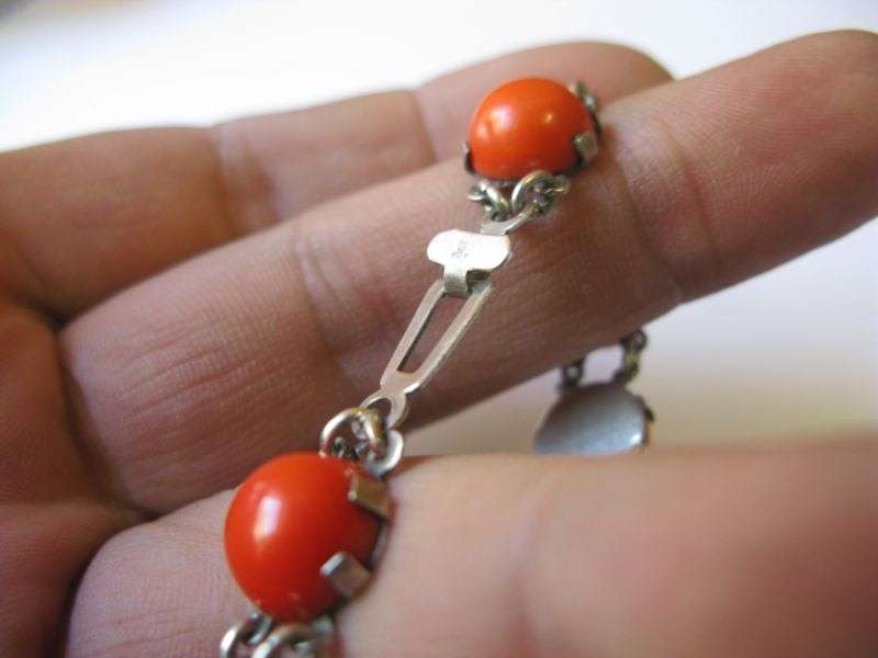 WOW !! A STUNNING VINTAGE SOLID SILVER BRACELET SET WITH GENUINE CABOCHON CORAL ...AWESOME !!