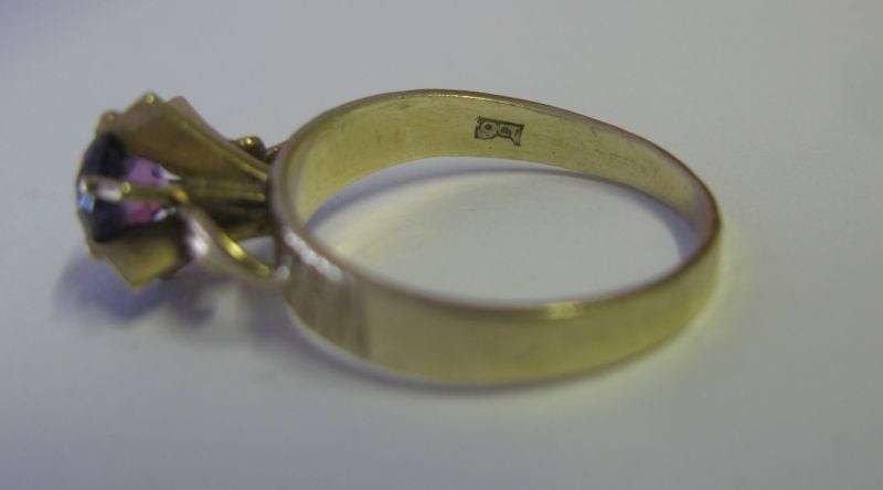 AMAZING !! A BEAUTIFUL VINTAGE SOLID 9 CT GOLD RING SET WITH A GORGEOUS FACETED PURPLE TOURMALINE ..