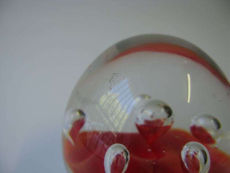 A FABULOUS VINTAGE SOLID GLASS PAPERWEIGHT WITH RED LAVA LOOK DECORATION AND BUBBLES !! WOW !!