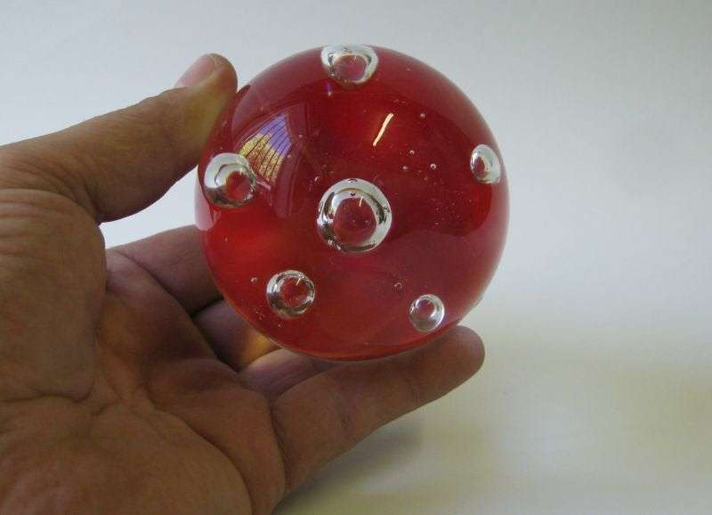 A FABULOUS VINTAGE SOLID GLASS PAPERWEIGHT WITH RED LAVA LOOK DECORATION AND BUBBLES !! WOW !!