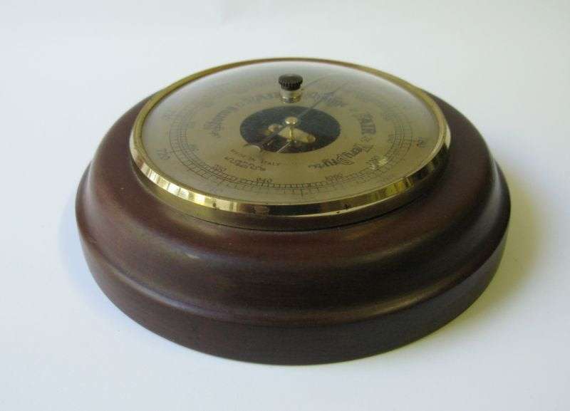 WOW !! A GREAT LOOKING VINTAGE BAROMETER MADE IN ITALY .... NICE FIND FOR THE COLLECTOR !!
