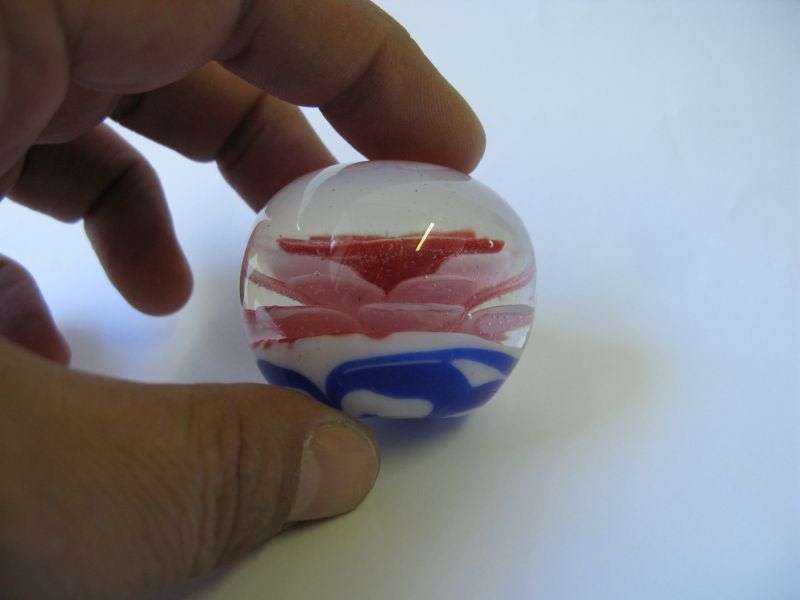 TOO CUTE !! A STUNNING TINY GLASS PAPERWEIGHT WITH FLORAL DETAIL IN GOOD CONDITION !!