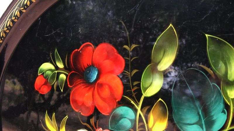 A BEAUTIFUL LARGE SIGNED HAND PAINTED RUSSIAN METAL TRAY WITH AMAZING DETAIL !! BETTER THAN PICS !!