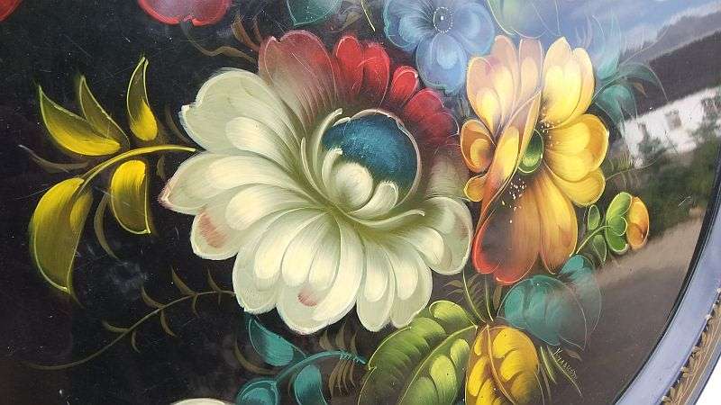A BEAUTIFUL LARGE SIGNED HAND PAINTED RUSSIAN METAL TRAY WITH AMAZING DETAIL !! BETTER THAN PICS !!