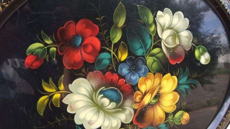 A BEAUTIFUL LARGE SIGNED HAND PAINTED RUSSIAN METAL TRAY WITH AMAZING DETAIL !! BETTER THAN PICS !!