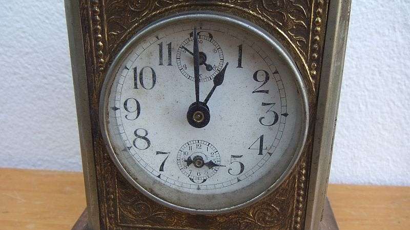 A COOL RUSTIC LOOKING OLD CARRIAGE CLOCK FOR DECORATION OR REPAIR ...WITH ORIGINAL KEY !! SWEET !!