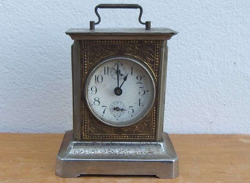 A COOL RUSTIC LOOKING OLD CARRIAGE CLOCK FOR DECORATION OR REPAIR ...WITH ORIGINAL KEY !! SWEET !!