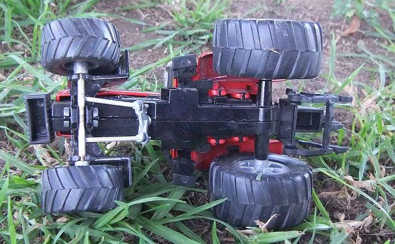 AN AWESOME DETAILED DIE CAST METAL MODEL OF THE 5355 MASSEY FERGUSON TRACTOR BY SIKU !! COOL !!