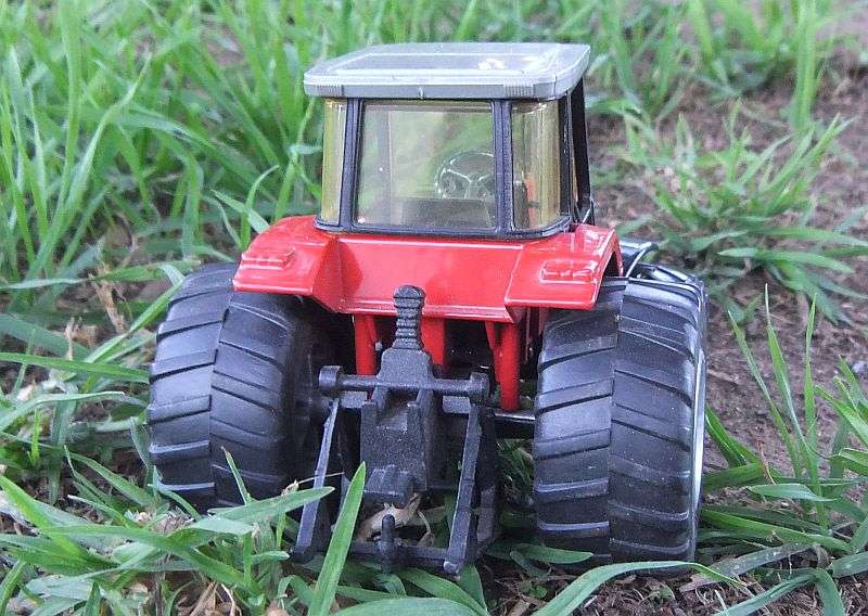AN AWESOME DETAILED DIE CAST METAL MODEL OF THE 5355 MASSEY FERGUSON TRACTOR BY SIKU !! COOL !!