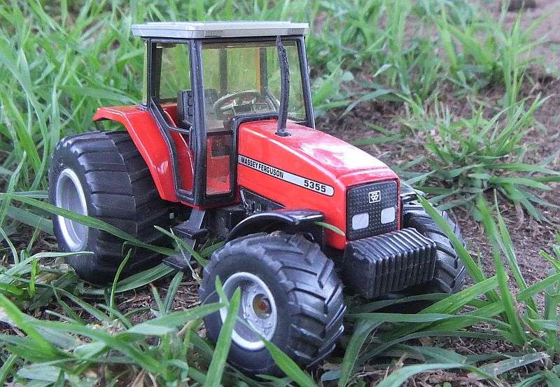 AN AWESOME DETAILED DIE CAST METAL MODEL OF THE 5355 MASSEY FERGUSON TRACTOR BY SIKU !! COOL !!