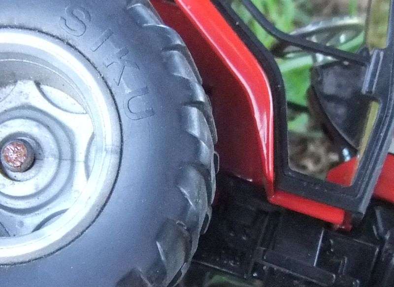 AN AWESOME DETAILED DIE CAST METAL MODEL OF THE 5355 MASSEY FERGUSON TRACTOR BY SIKU !! COOL !!