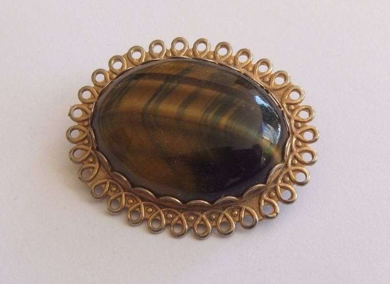 VINTAGE BROOCH - GOLD TONE - TIGERS EYE