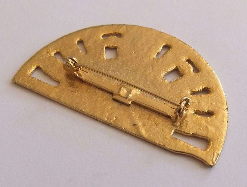 VINTAGE BROOCH - DECO LOOK