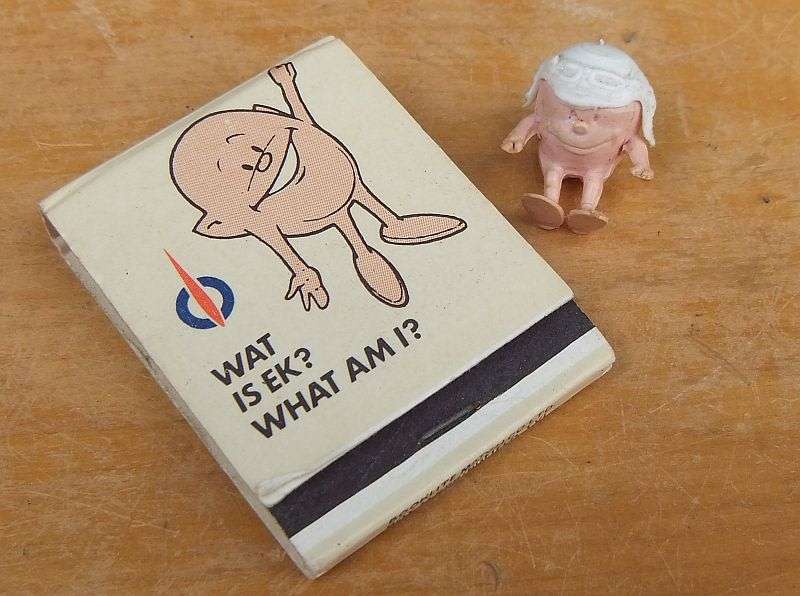 RARE !! THE CUTEST ADVERTISING GIMMICK EVER !! TOTAL OIL MATCHBOOK PLUS ONE GALOOB !! MUST SEE !!