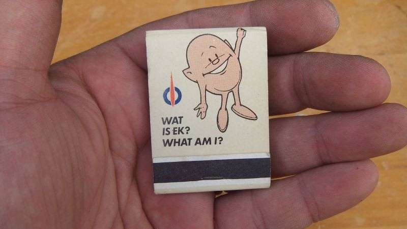 RARE !! THE CUTEST ADVERTISING GIMMICK EVER !! TOTAL OIL MATCHBOOK PLUS ONE GALOOB !! MUST SEE !!