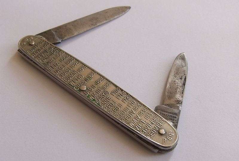 A RARE VALUABLE ANTIQUE POCKET KNIFE DEPICTING DATES OF KINGS AND QUEENS FROM 1066 - 1910 !! WOW !!