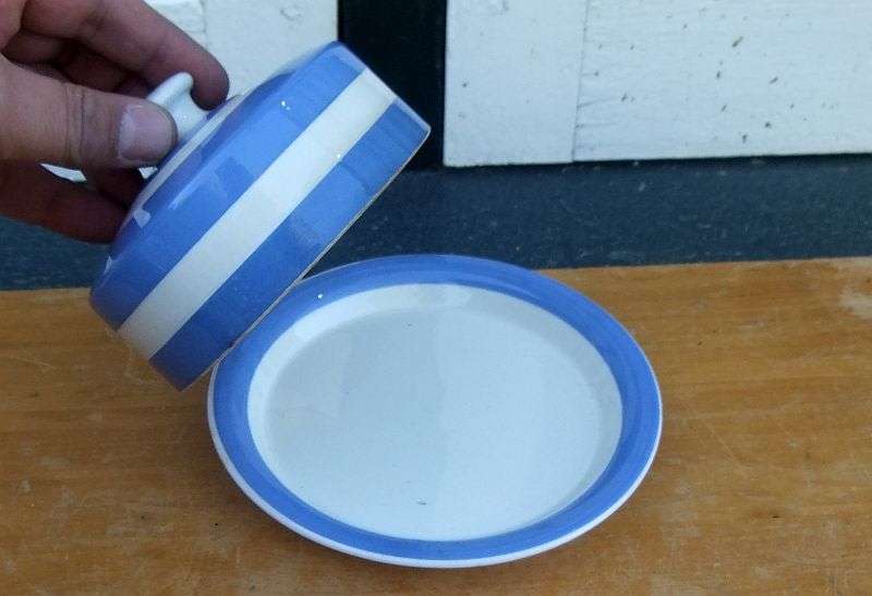 A RARE 1930`S T.G GREEN & CO CORNISH WARE BUTTER DISH IN REMARKABLY GOOD CONDITION FOR AGE !! WOW !!