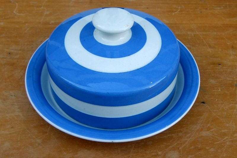 A RARE 1930`S T.G GREEN & CO CORNISH WARE BUTTER DISH IN REMARKABLY GOOD CONDITION FOR AGE !! WOW !!