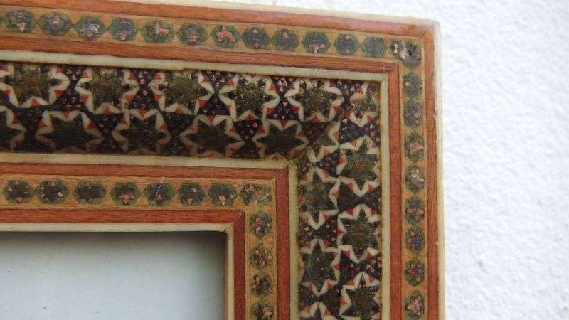 AN EYE CATCHING VINTAGE INLAID FRAME WITH GENUINE PAINTING OF EASTERN STYLE HORSEMEN !! WOW !!