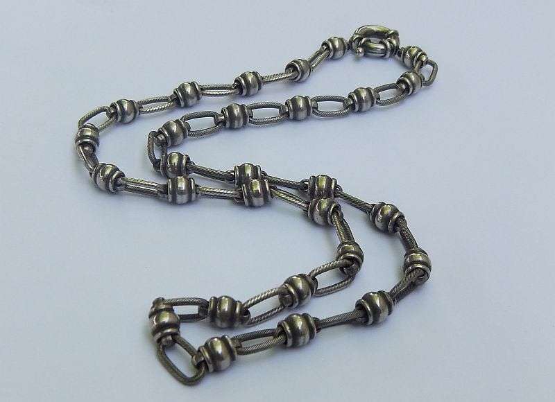 A HIGH END SOLID STERLING SILVER NECKLACE FEATURING UNUSUAL LINKS AND SIGNORETTI CLASP !! WOW !!
