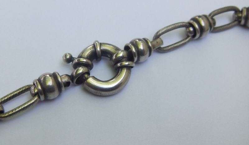 A HIGH END SOLID STERLING SILVER NECKLACE FEATURING UNUSUAL LINKS AND SIGNORETTI CLASP !! WOW !!