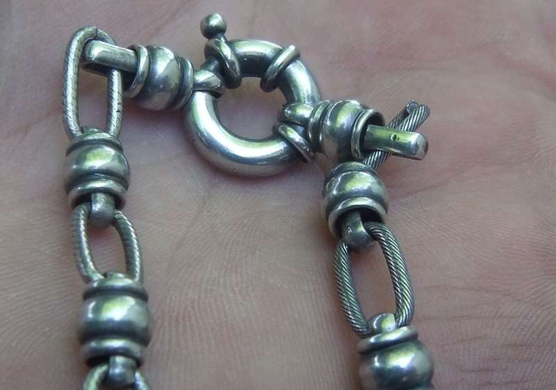 A HIGH END SOLID STERLING SILVER NECKLACE FEATURING UNUSUAL LINKS AND SIGNORETTI CLASP !! WOW !!