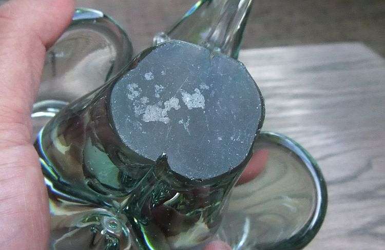 A FABULOUS HEAVY VINTAGE SOLID CLEAR GLASS ELEPHANT PAPERWEIGHT !! GREAT DETAIL !!
