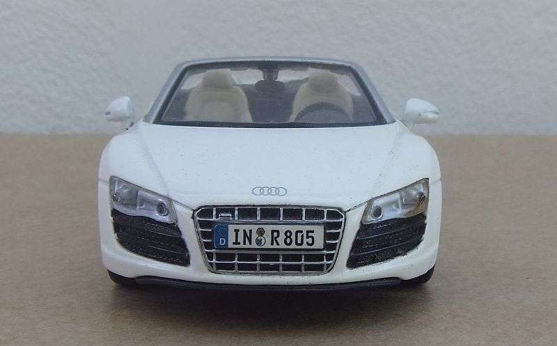 A SUPER COOL DIE CAST METAL 1:24 SCALE MODEL OF THE AUDI R8 SPYDER ....GREAT DETAILING !!