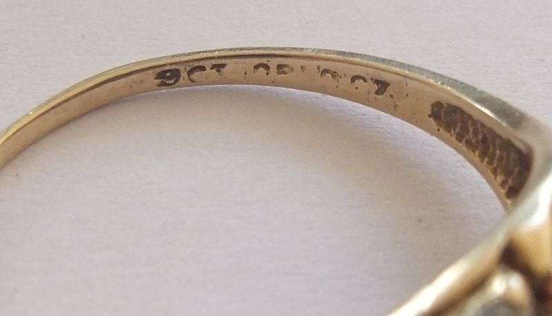 A GORGEOUS VINTAGE SA DESIGNER MADE 9 CT SOLID GOLD RING WITH BEAUTIFUL FACETED STONES ...MUST SEE !