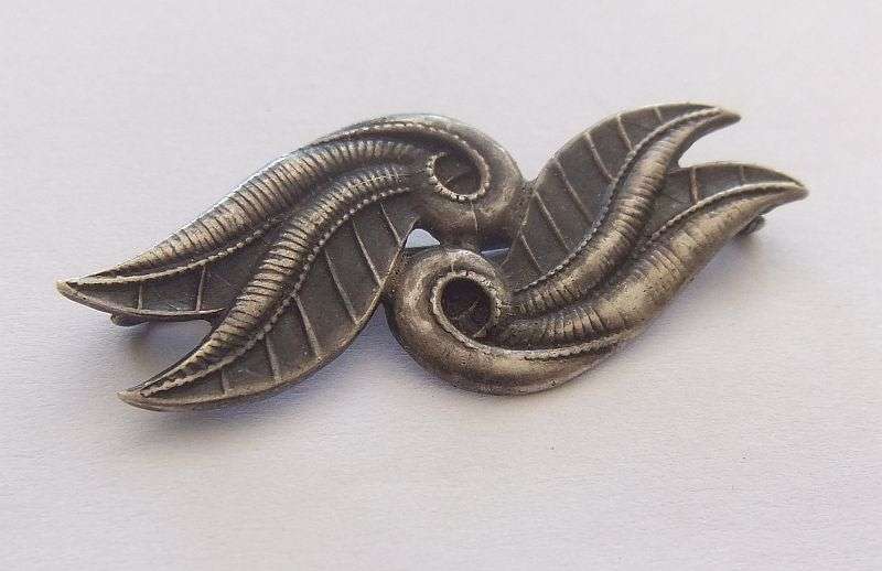 WOW !! A RARE AND BEAUTIFUL VINTAGE STERLING SILVER BROOCH BY SA DESIGNER MARI-LOU ... A TREASURE !!
