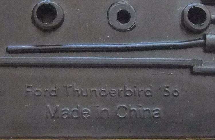 A STUNNING 1:43 SCALE DIE CAST METAL MODEL OF THE 1956 "" FORD THUNDERBIRD "" ...LOTS OF CHARM
