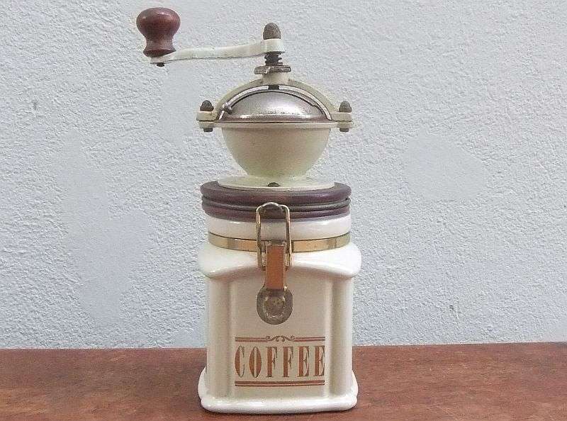 A FANTASTIC QUALITY VINTAGE COFFEE GRINDER WITH GREAT CHARATER ... MUST SEE , HEAVY PIECE !!