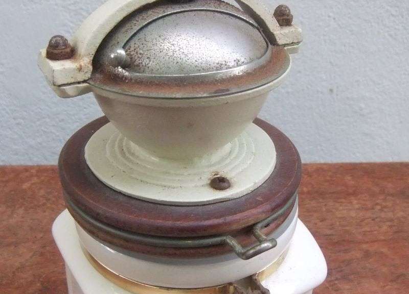 A FANTASTIC QUALITY VINTAGE COFFEE GRINDER WITH GREAT CHARATER ... MUST SEE , HEAVY PIECE !!