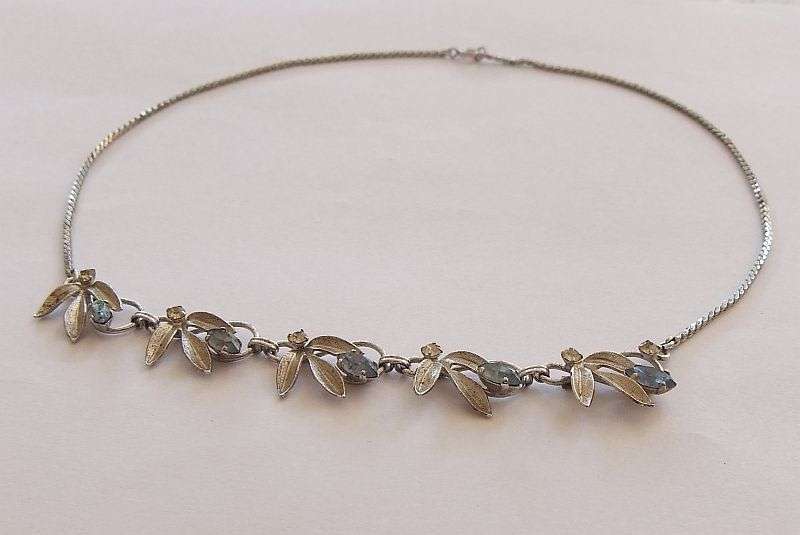 ABSOLUTELY GORGEOUS VINTAGE ""VAN DELL"" DESIGNER STERLING SILVER NECKLACE WITH FACETED BLUE STONES