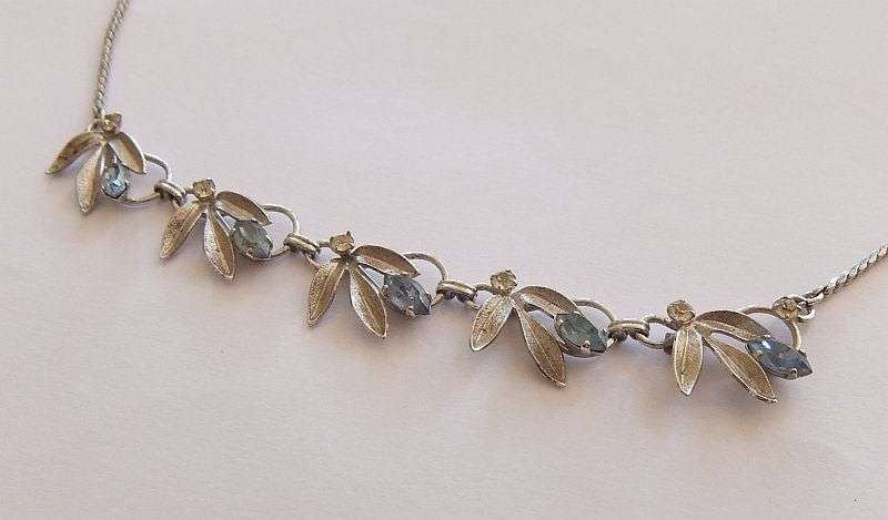 ABSOLUTELY GORGEOUS VINTAGE ""VAN DELL"" DESIGNER STERLING SILVER NECKLACE WITH FACETED BLUE STONES