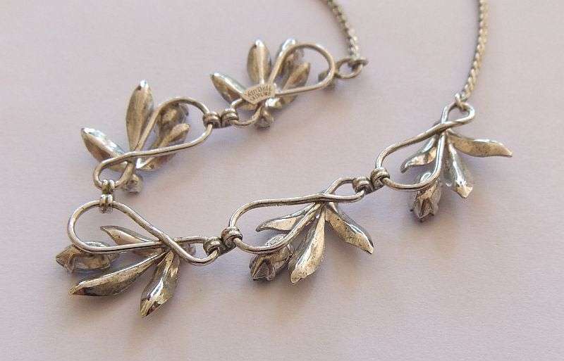 ABSOLUTELY GORGEOUS VINTAGE ""VAN DELL"" DESIGNER STERLING SILVER NECKLACE WITH FACETED BLUE STONES
