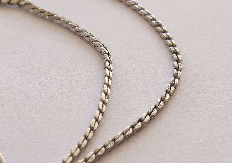 ABSOLUTELY GORGEOUS VINTAGE ""VAN DELL"" DESIGNER STERLING SILVER NECKLACE WITH FACETED BLUE STONES