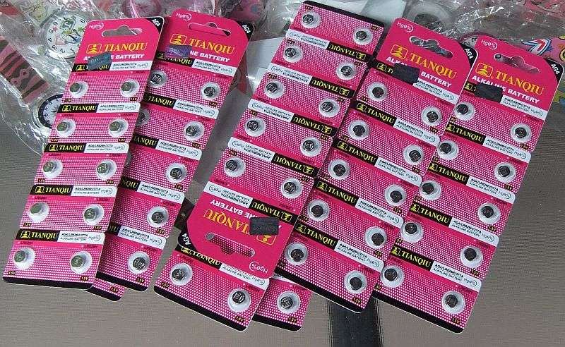 OVER 150 SHOP SOILED WATCHES PLUS 80 NEW BATTERIES...SPARE PARTS / STRAPS ETC ..STEAM PUNK POTENTIAL