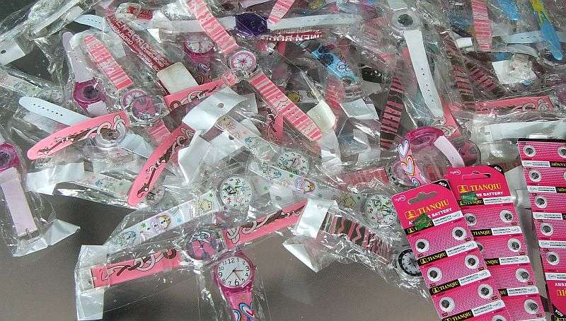 OVER 150 SHOP SOILED WATCHES PLUS 80 NEW BATTERIES...SPARE PARTS / STRAPS ETC ..STEAM PUNK POTENTIAL