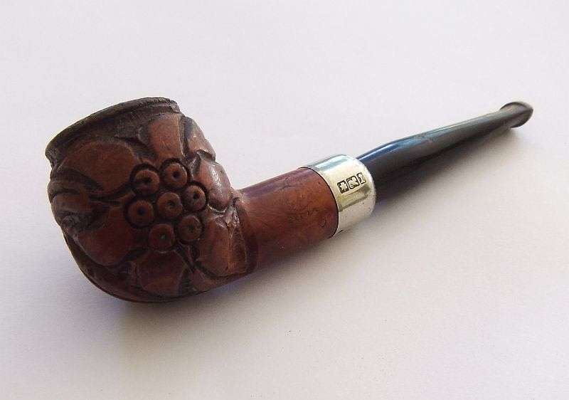 A FABULOUS INTRICATELY DETAILED HAND CARVED VINTAGE SMOKING PIPE WITH INTERESTING COLLAR !! COOL !!